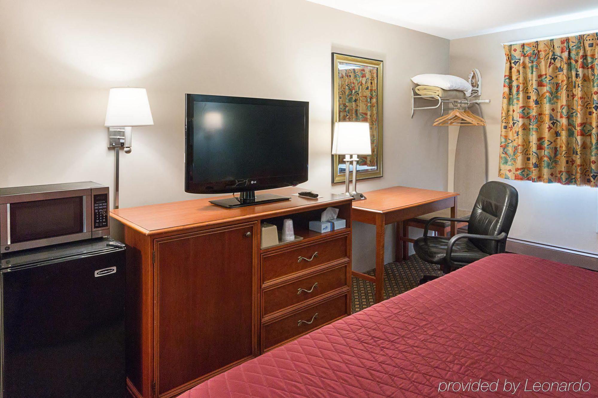 Rodeway Inn Milford - I-84 Екстер'єр фото
